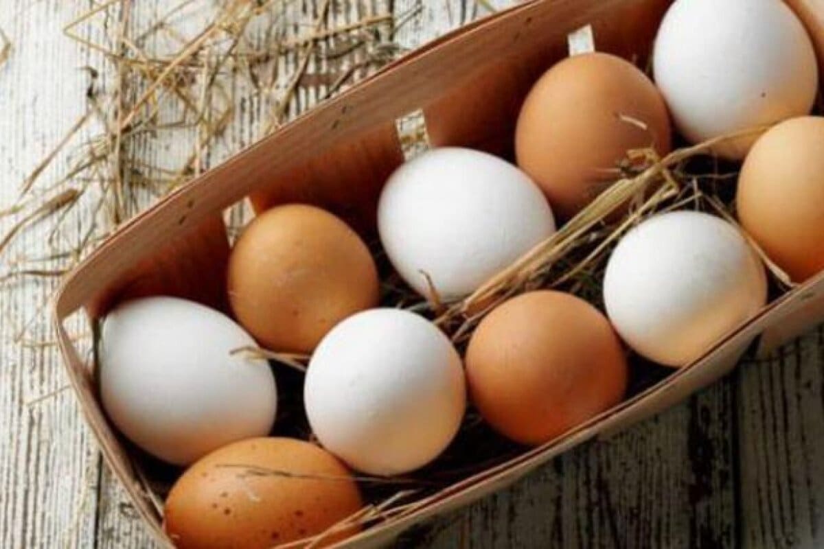 Umývať vajcia alebo nie? To závisí od jedného faktora.