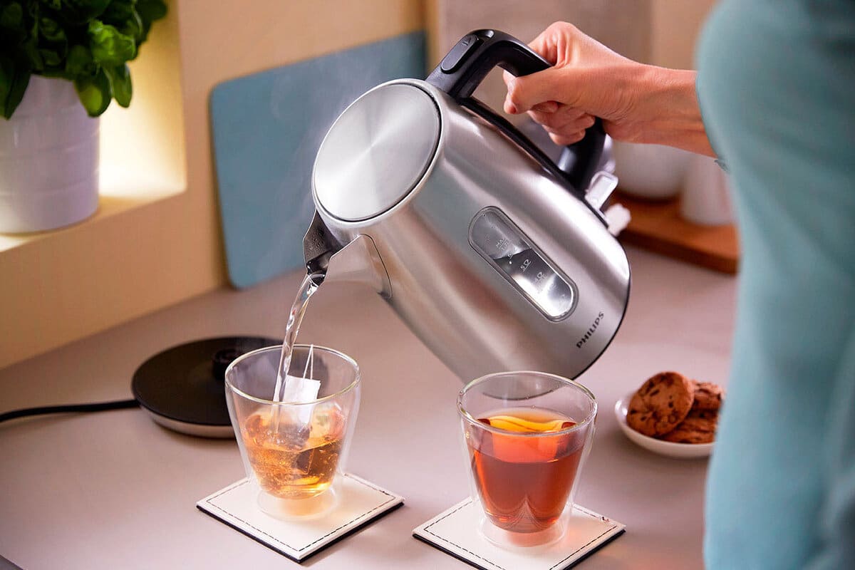 Mnohí vyhadzujú svoje elektrické rýchlovarné kanvice. Nové zariadenie šetrí vodu a nezaberá veľa miesta.