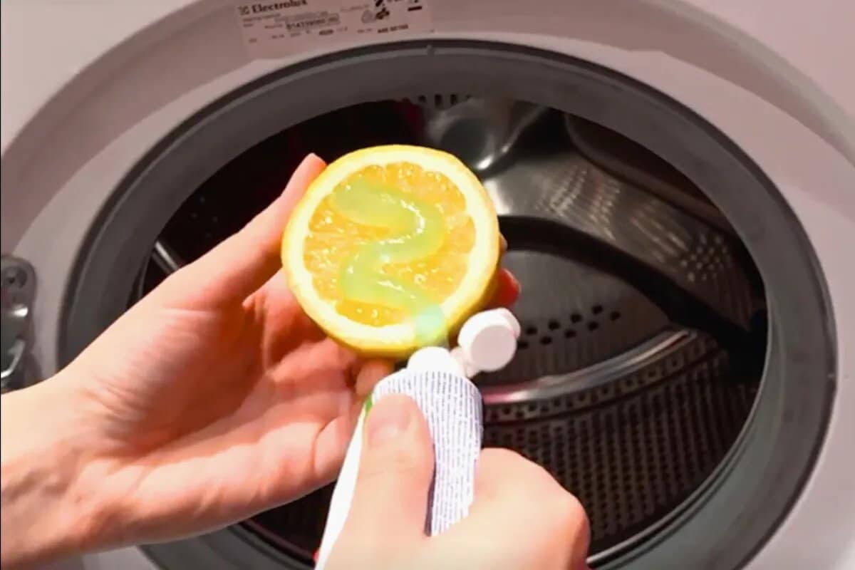 Vírusový trik s citrónom v práčke a prečo funguje