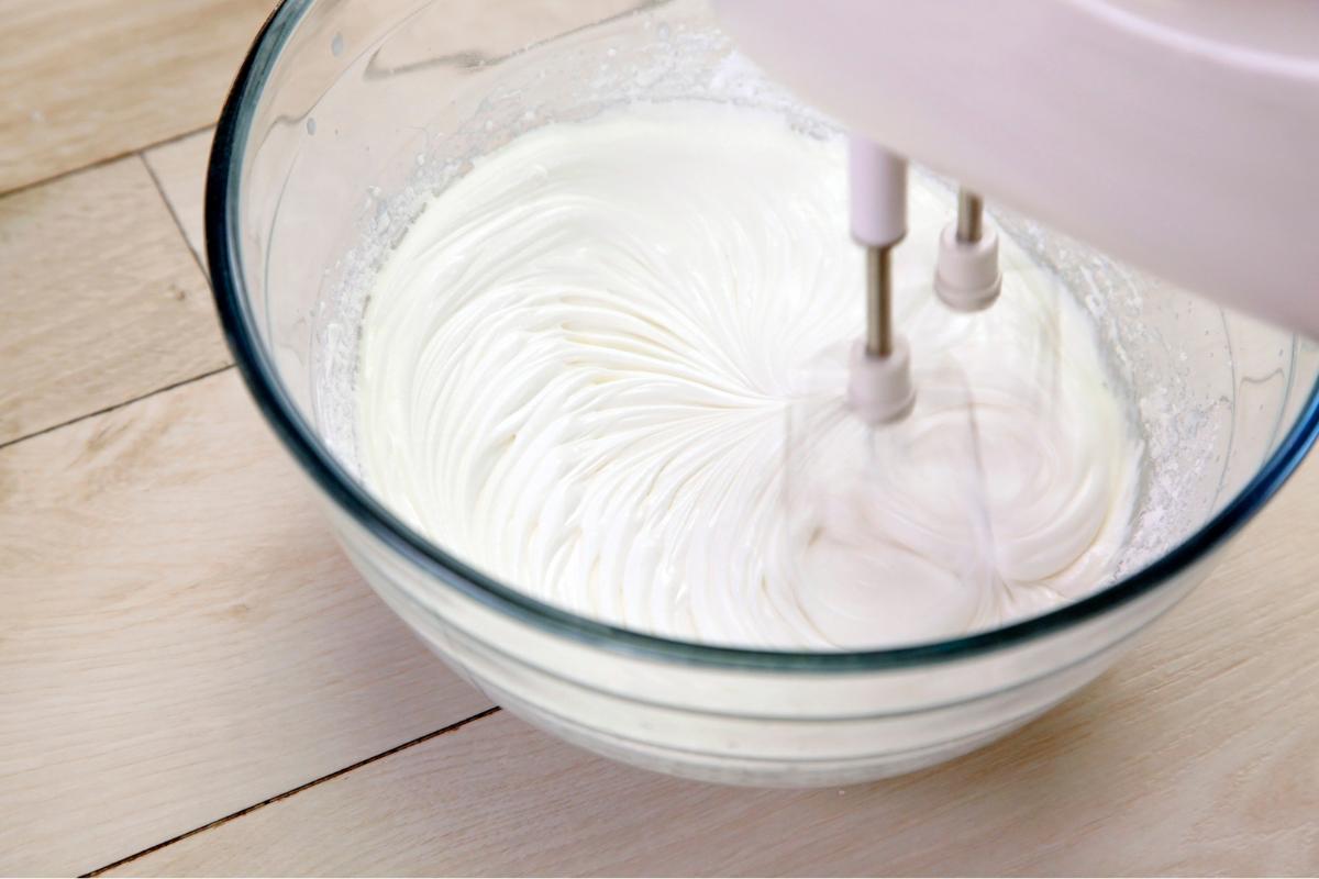 Šľahačka už nikdy neklesne. Stačí len jedna ingrediencia.