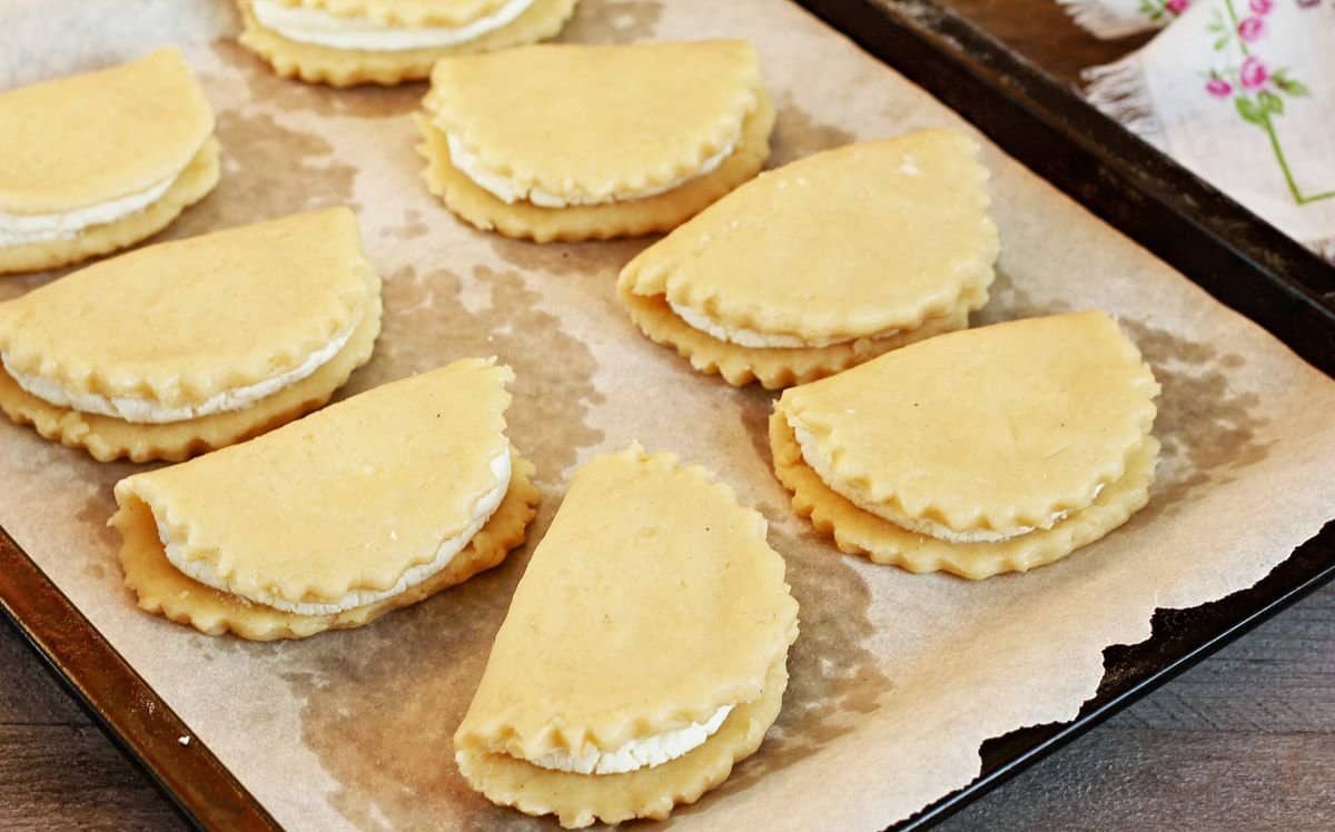 Najlepší recept na krehké cesto. Jemné, chrumkavé a nerozmáčané cesto.