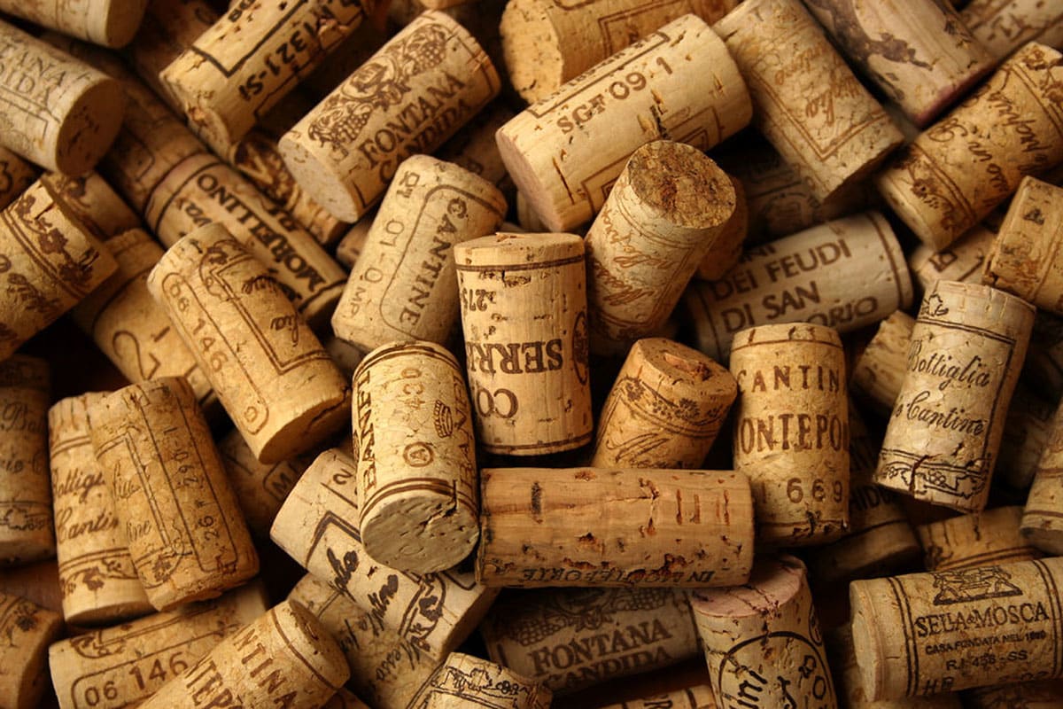 Ako vložiť zátku do vypnutého rúry: načo je to potrebné a prečo sa to odporúča