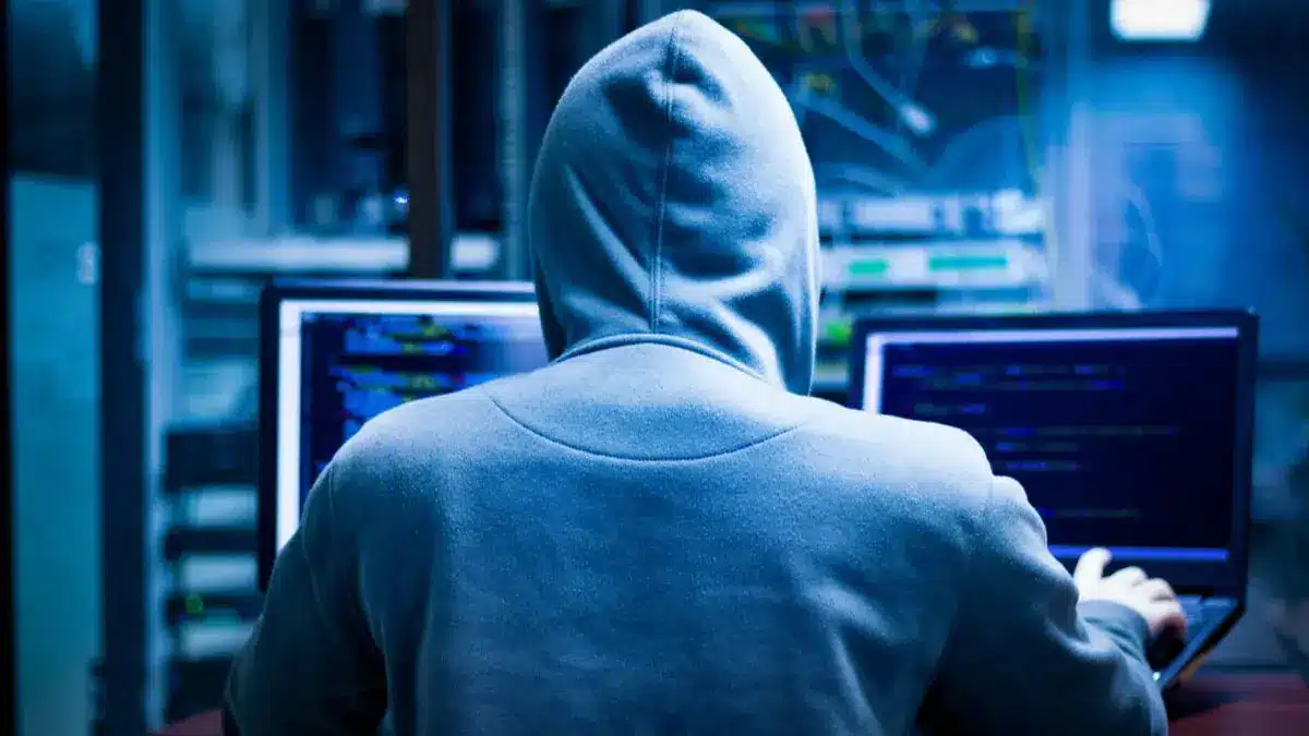 Ako chrániť svoje zariadenia pred útokmi hackerov? Kompletný sprievodca.