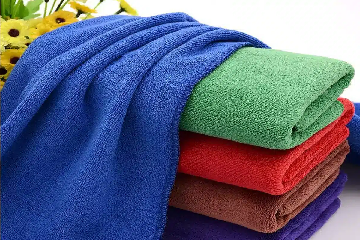 Odborník na upratovanie: „Aby boli kuchynské utierky dokonale čisté, používajte prírodné mydlo a citrónovú šťavu.“