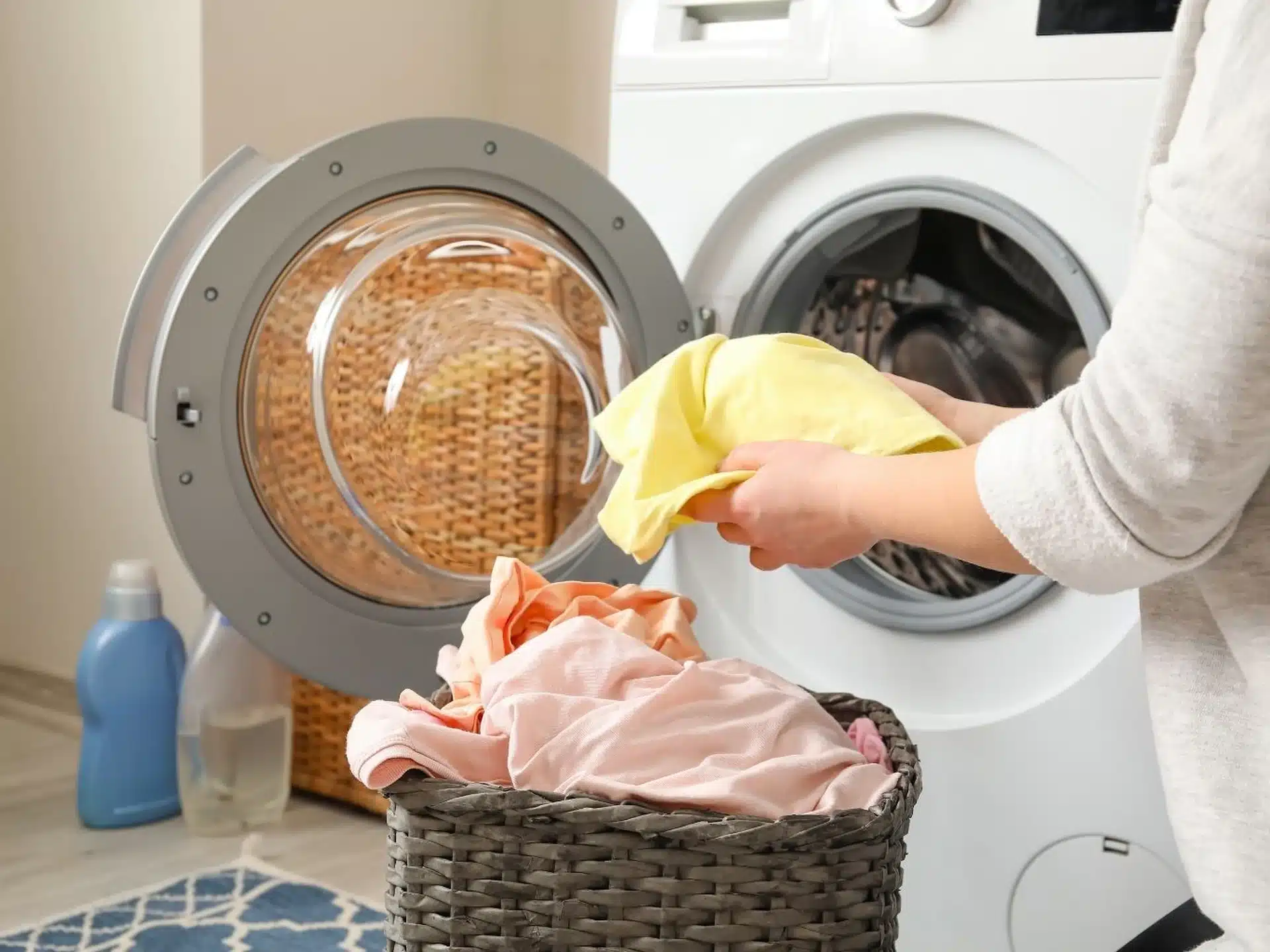 Používate rýchlosť 800, 1000 alebo 1400 ot/min? Jeden z týchto režimov môže vážne poškodiť oblečenie.