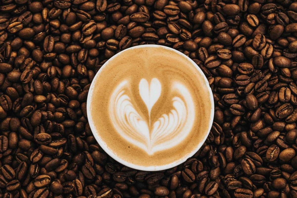 Spaluje káva tuk? Spaluje tuk dobre, ak viete, ako ju piť. Tu je to, čo znižuje jej účinnosť.