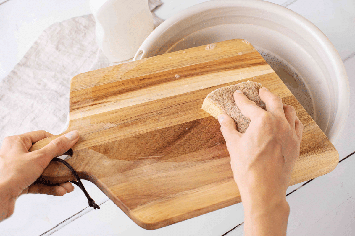 Ako vyčistiť dosky na krájanie octom, aby voňali sviežosťou a vyzerali ako nové