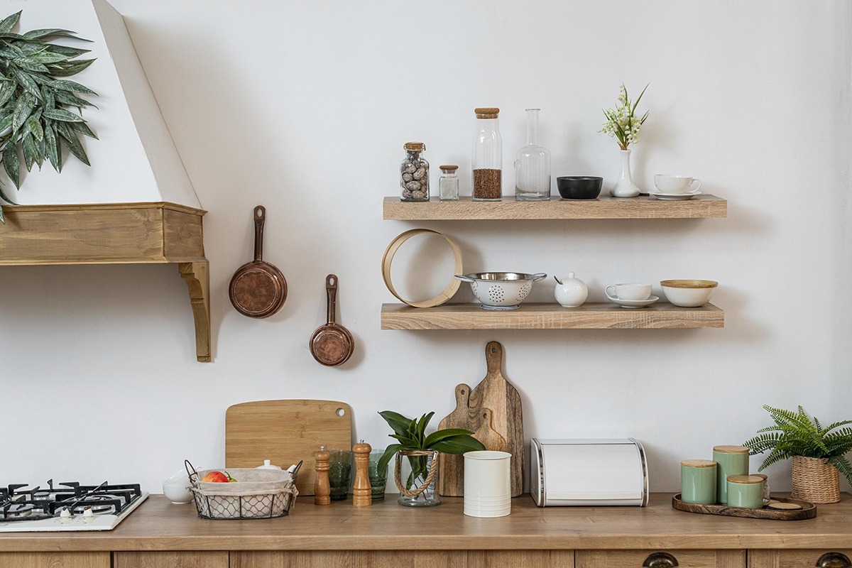 Zbohom, skrine: trend roku 2026, ktorý zorganizuje vašu kuchyňu a opticky zväčší jej priestor.