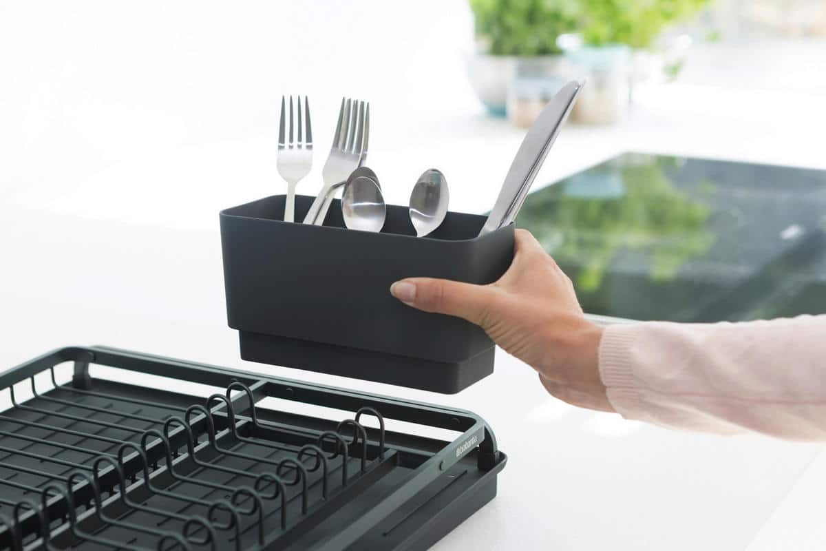 Zaberá menej miesta a vyzerá lepšie. Teraz sa používa v kuchyniach na sušenie riadu.