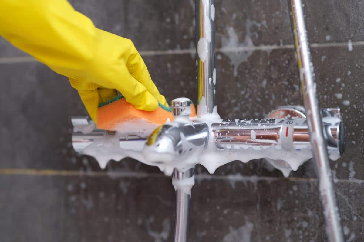 Všimli ste si biely povlak na batérii? Môže to skrátiť jej životnosť.