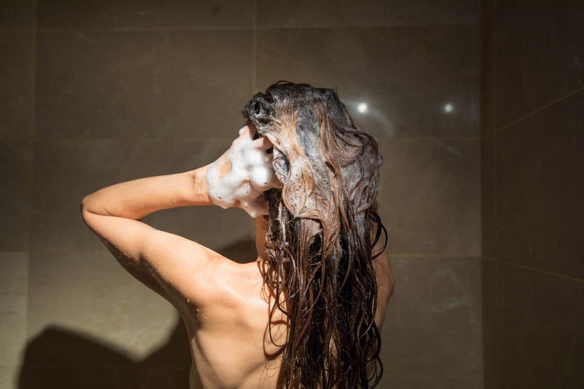 Pridajte to do cesta a zvyšok použite na prípravu šampónu. Vaše vlasy budú nadýchané a lesklé.