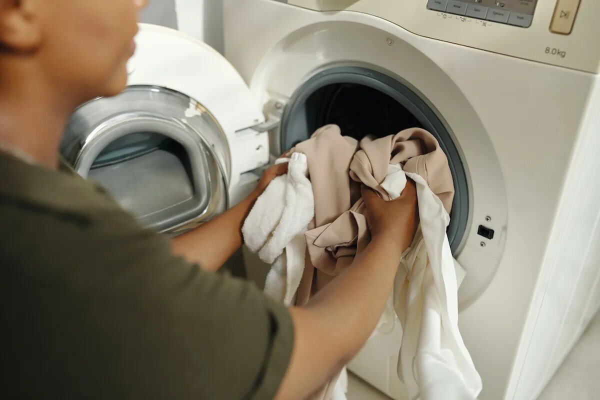 Odborníci odhaľujú tajomstvo ideálnej teploty prania. Málokto ju volí.