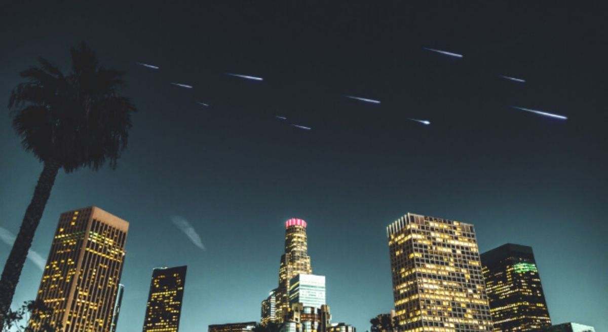 Japonsko robí nemožné a vytvára farebné meteorické roje na požiadanie.