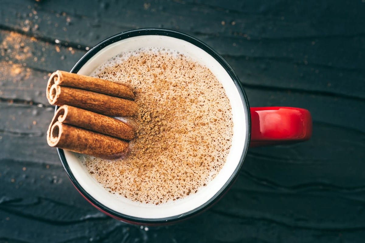 Pridajte dve tenké plátky do svojej rannej kávy. Dodá vám to energiu a zníži chuť do jedla.