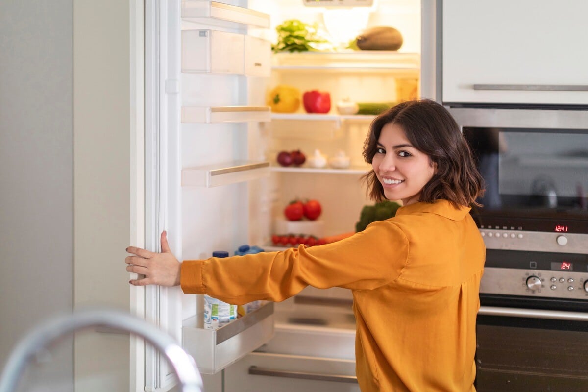Na čistenie znečistenej mrazničky budete potrebovať len trochu kuchynského prostriedku. Môžete to urobiť aj bez rozmrazovania potravín.