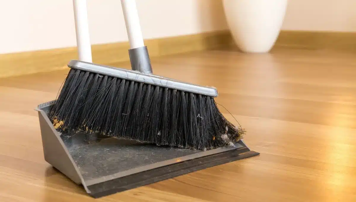 Ako znovu použiť starú metlu alebo kefu: jednoduché a rýchle nápady.
