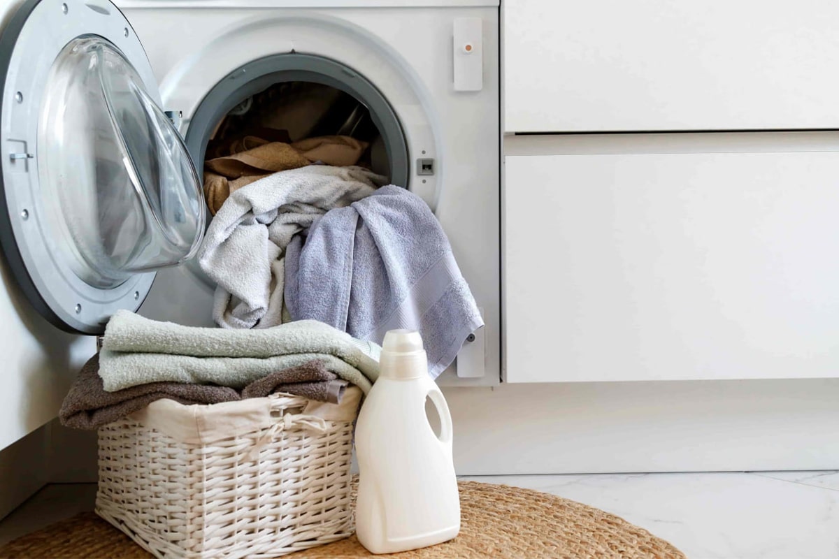 Odborníci odhaľujú tajomstvo ideálnej teploty prania. Málokto ju volí.