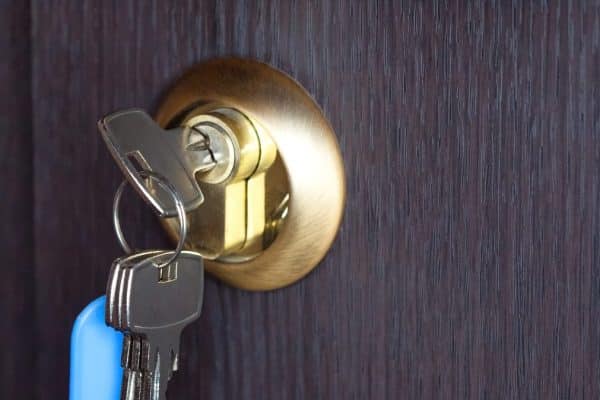 Nechávate kľúč cez noc v zámke? Ste vystavení veľkým stratám