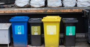 Nová farba vriec na triedenie odpadu. Čo vyhodiť?