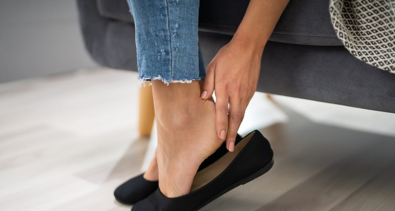 Kúpili ste si topánky, ktoré boli príliš malé? Takto ich natiahnete o jednu veľkosť