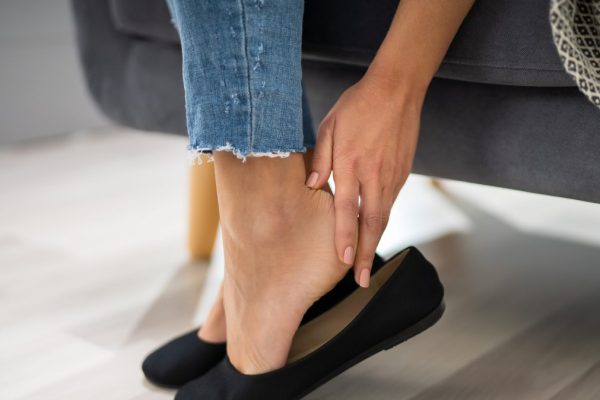 Kúpili ste si topánky, ktoré boli príliš malé? Takto ich natiahnete o jednu veľkosť