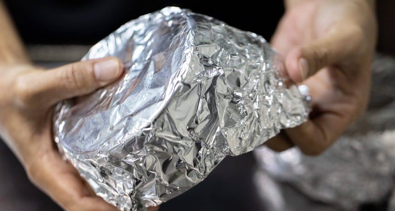 Balíte si jedlo do potravinovej fólie? Na 90 percent to robíš zle