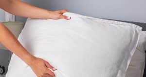 Robím to s vankúšmi raz za mesiac. Sú biele a čisté bez umývania