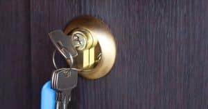 Nechávate kľúč cez noc v zámke? Ste vystavení veľkým stratám