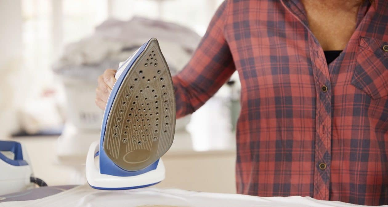 Zabudnite na neustále prepálené železo. Nečistotu tak rýchlo odstránite