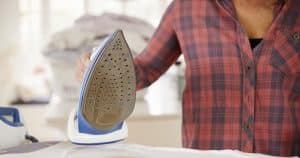 Zabudnite na neustále prepálené železo. Nečistotu tak rýchlo odstránite