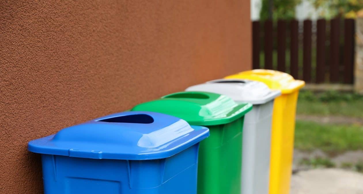 Kam vyhodiť obaly od kávy? Ukazuje sa, že to nie je také jednoduché